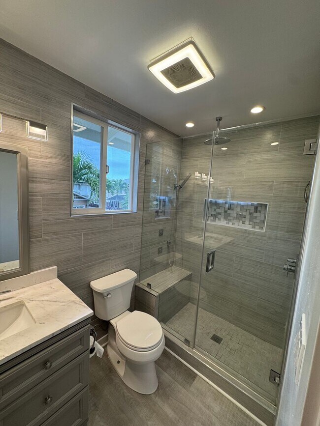 Building Photo - Spacious 7-bedroom, 4-bath single-family residence in Ewa Beach