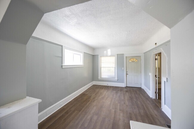 Building Photo - 2257 E 80th St
