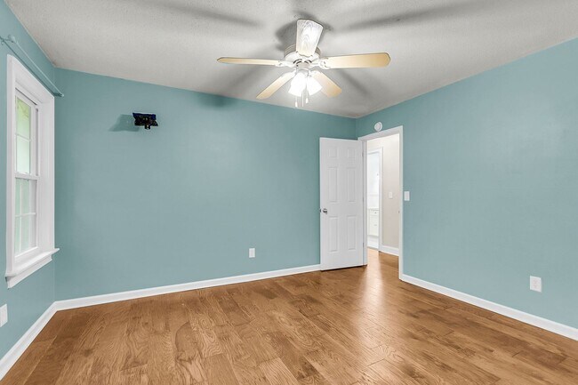 Building Photo - Charming Updated Home with Designer Kitche...