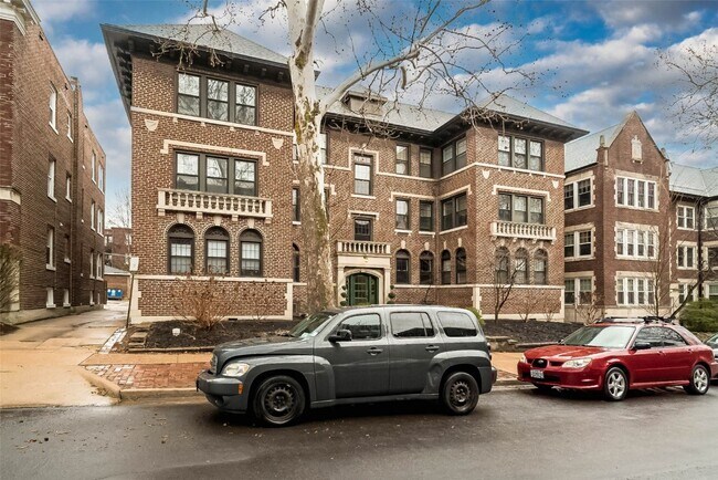 Building Photo - 6330 S Rosebury Ave