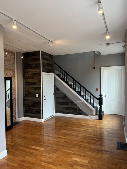 Entryway Foyer - 267 Orange St