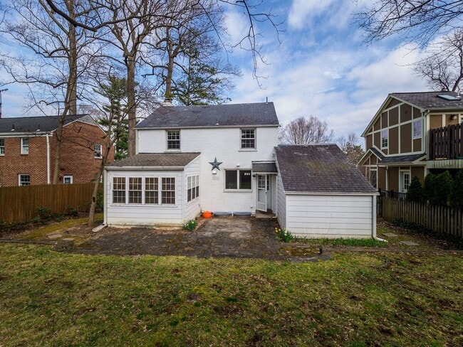 Building Photo - 5208 Glenwood Rd
