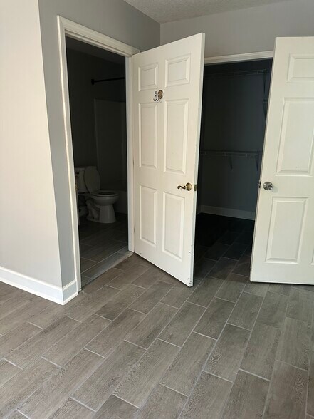 Building Photo - 104 Camellia Ct