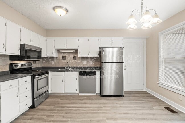Building Photo - 1619 Budwood Dr