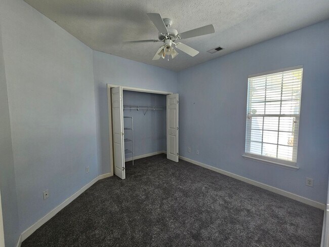 Building Photo - 413 Cypress Dr
