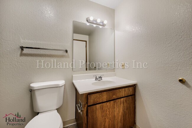 Building Photo - 4630 SW Southview Terrace