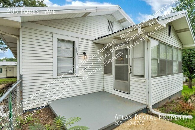 Building Photo - 208 Forest Ave