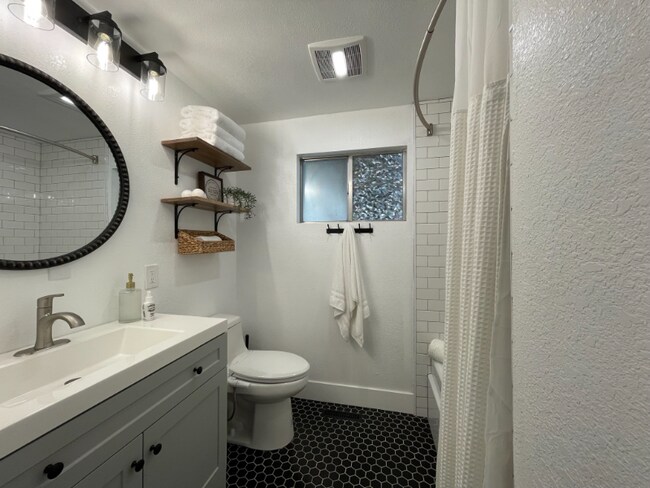 Building Photo - 863 Deer Trail