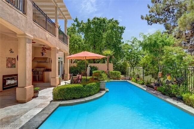 Building Photo - 9005 Opus Dr