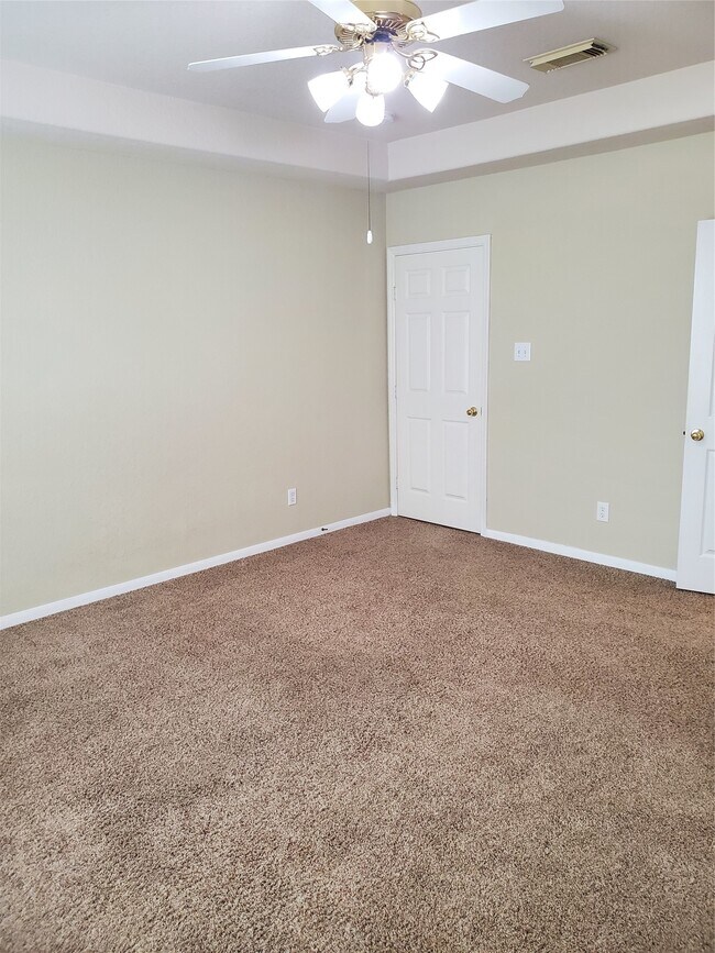 Building Photo - 2715 Falling Forest Ct