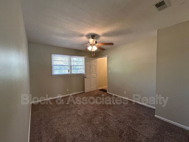 Building Photo - 110 Hedgecock Ave SW