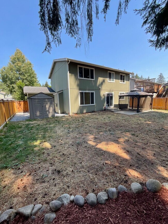 Building Photo - Beautiful 3 BR/2.5 BA Home with Bonus Room