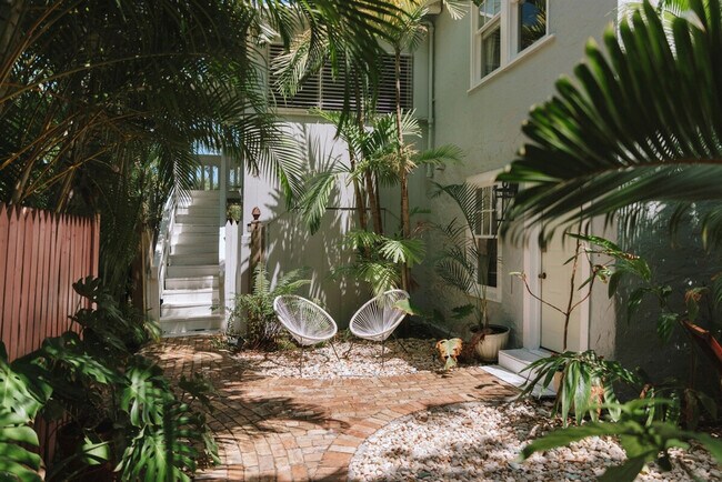 Building Photo - 446 27th St