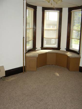 Building Photo - 313 N 21st Ave W