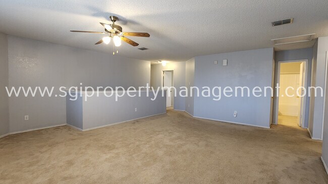 Building Photo - 2604 Bandera Pl