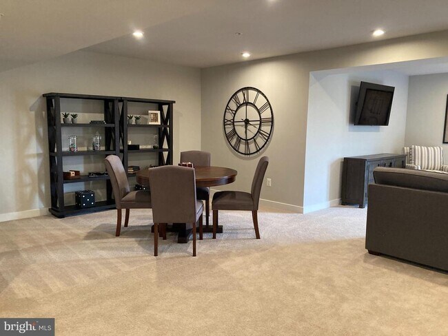Building Photo - 7045 Eaglehead Dr