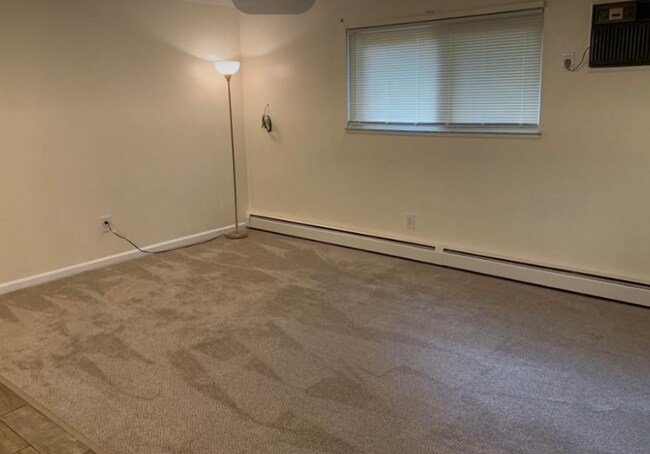 Building Photo - 16101 Maple Park Dr