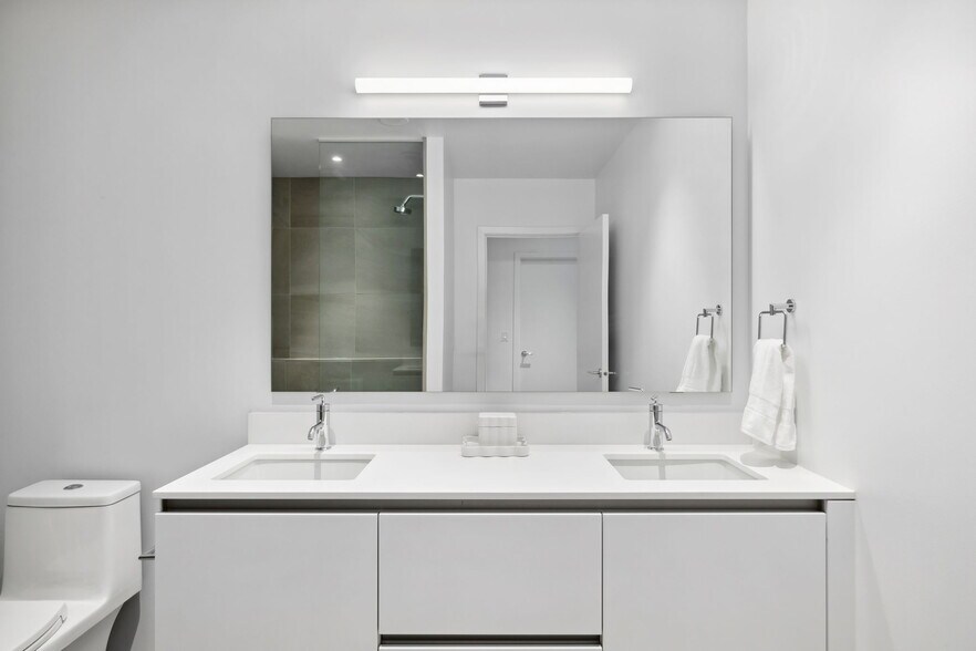 Bathroom/Double sinks - 1150 NW Quimby St