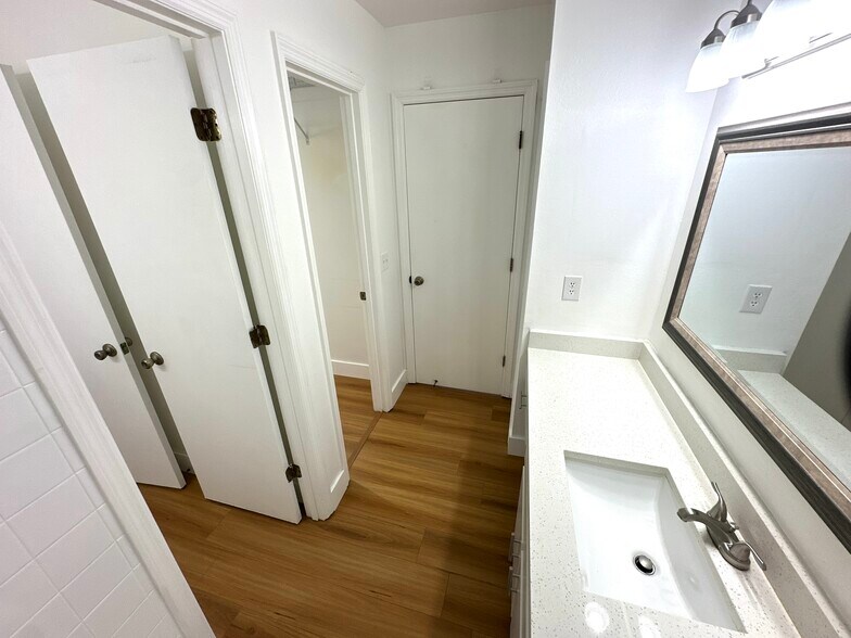 Building Photo - 6020 Scotchwood Gln