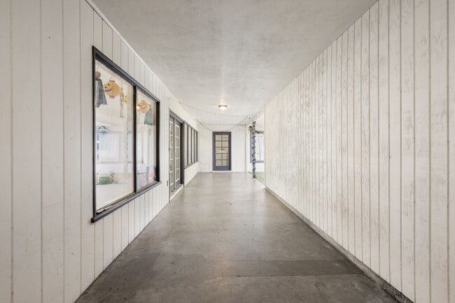 Building Photo - 6162 Mary Ln Dr