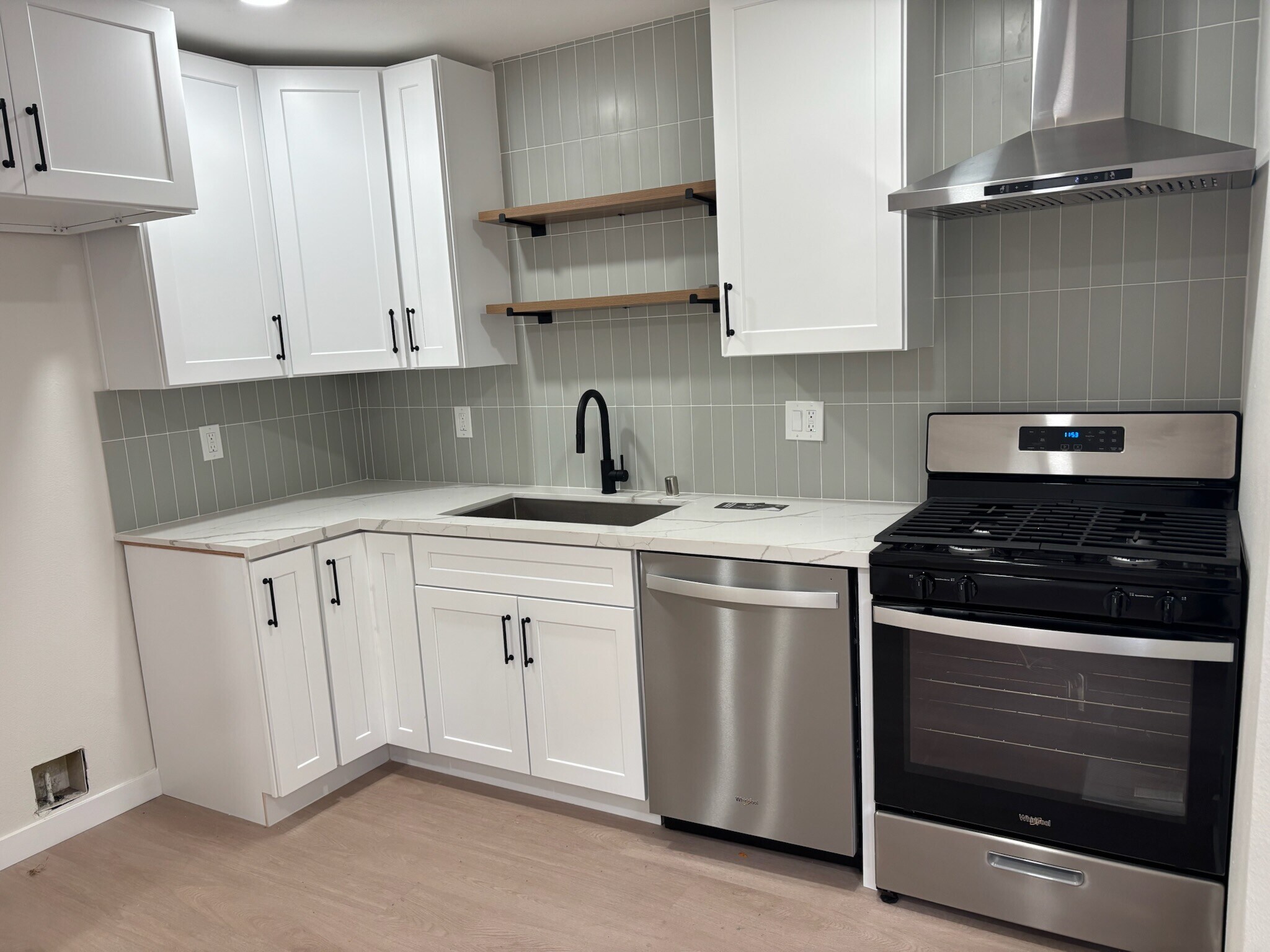 New Kitchen & Appliances - 11940 Weddington St