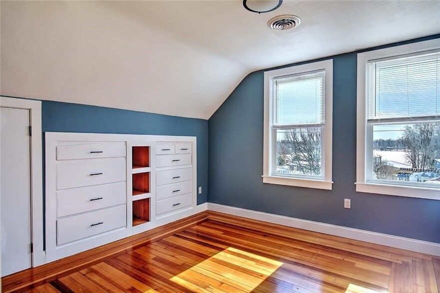 Building Photo - 45 Gordon St