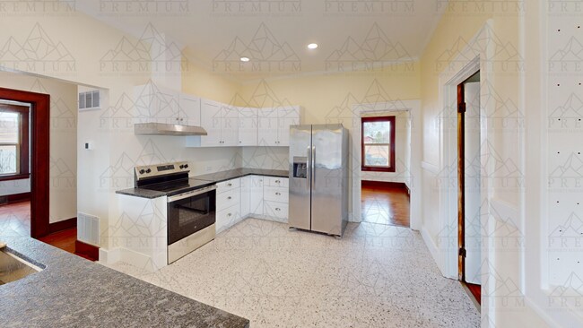 Building Photo - BEAUTIFUL 3 BED 1 BATH HOME!