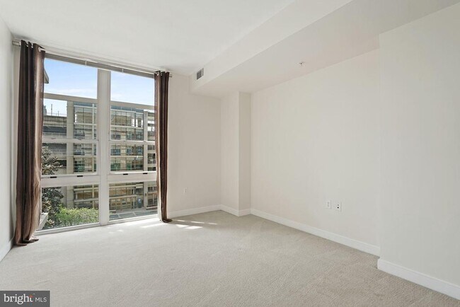 Building Photo - 157 Fleet St