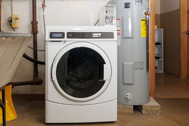 Building Photo - 6216 W Irving Park Rd