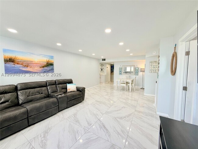Building Photo - 2201 S Ocean Dr