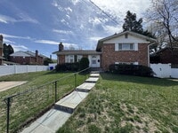 Building Photo - 6108 Lone Oak Dr