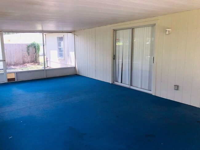 Building Photo - 3/2/2 Deltona