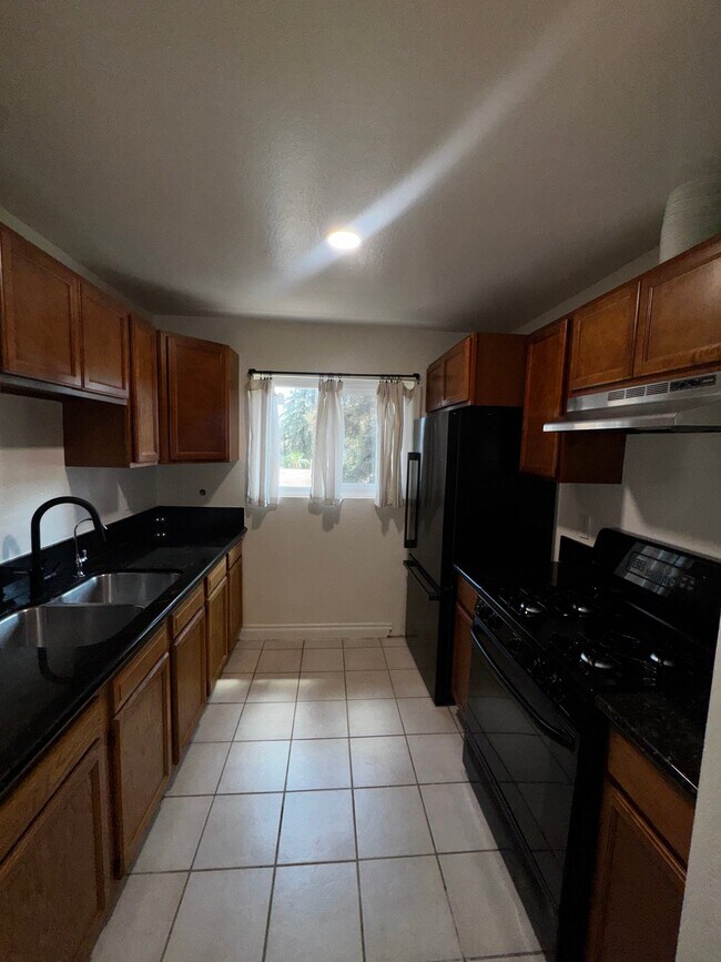 Building Photo - 1002 Cabrillo Park Dr