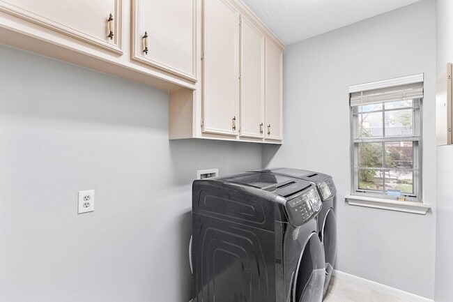 Building Photo - 5622 Woodland Creek Dr