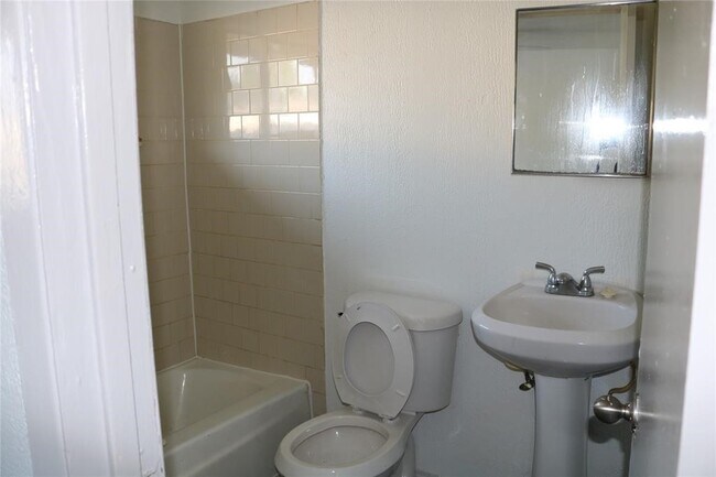 Building Photo - 5405 Suez St