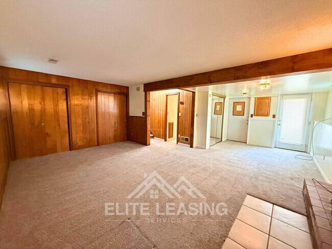 Building Photo - Luxury Living in Auburn