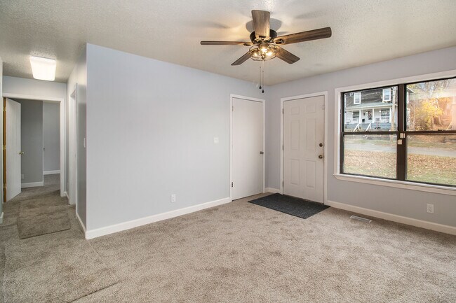 Building Photo - 408 N Perrine St