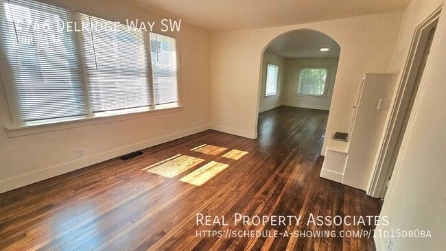 Building Photo - 4746 Delridge Way SW