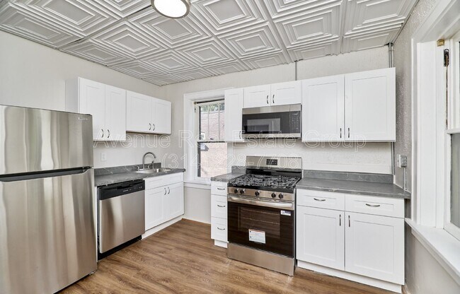 Building Photo - 5021 Ray Ave