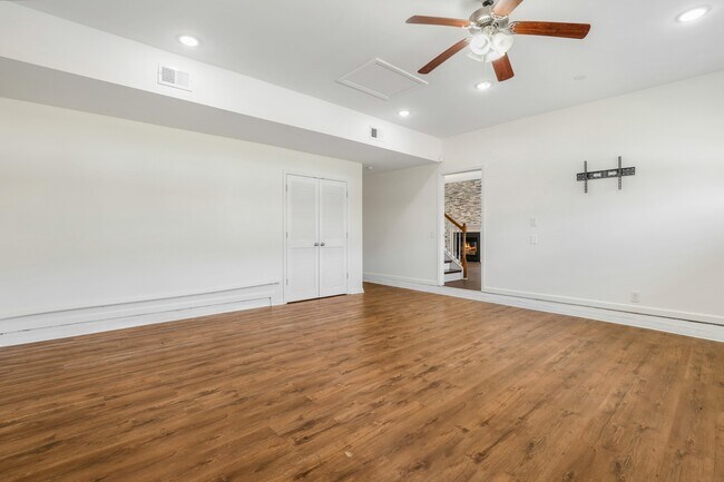 Building Photo - 4208 Longfellow Dr