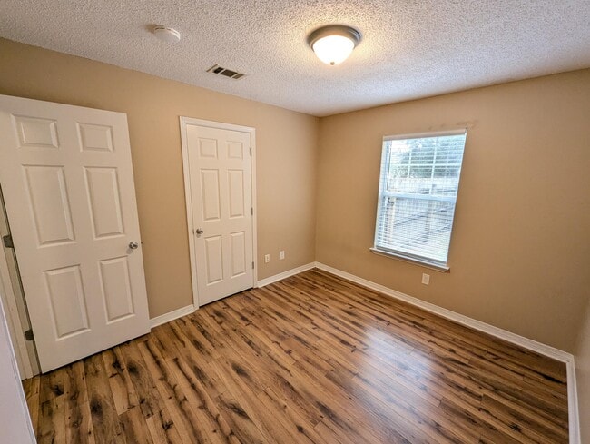 Building Photo - 2625 Weeping Willow Ln