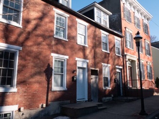 Primary Photo - Bright 2-Bedroom Easton Apartment with Out...