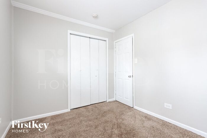 Building Photo - 842 Navajo Dr