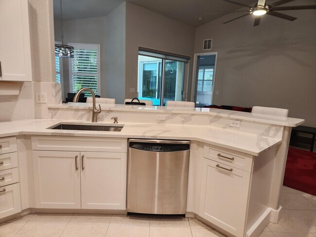 Building Photo - 2564 Sandy Cay