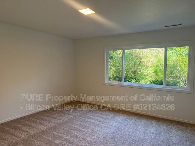 Building Photo - 306 Kingsbury Dr