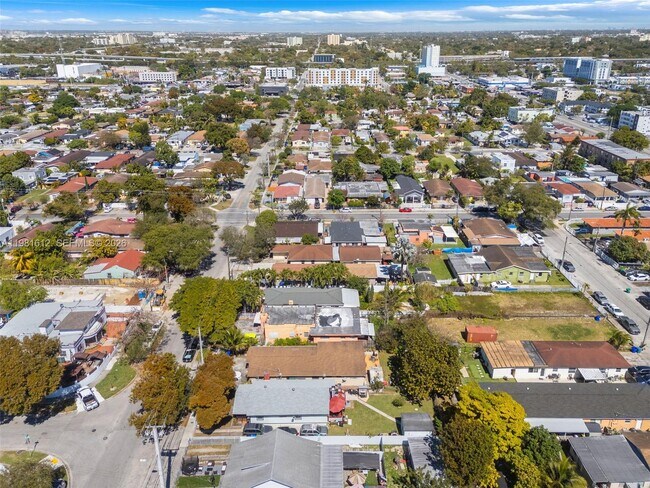 Building Photo - 3055 NW 23rd Ave