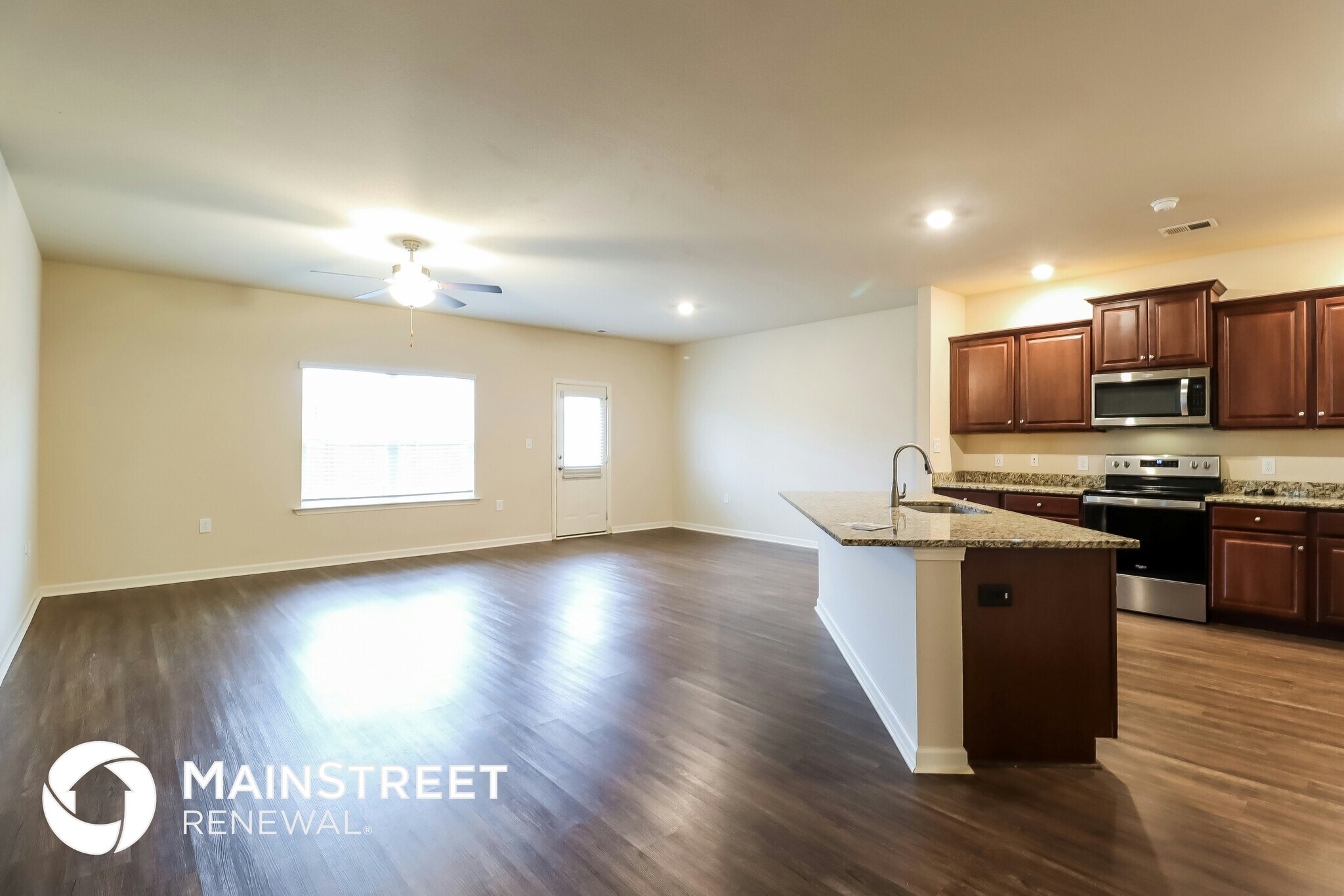 Building Photo - 585 Clover Cir