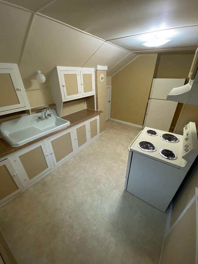 Building Photo - 7932 Violet Dr