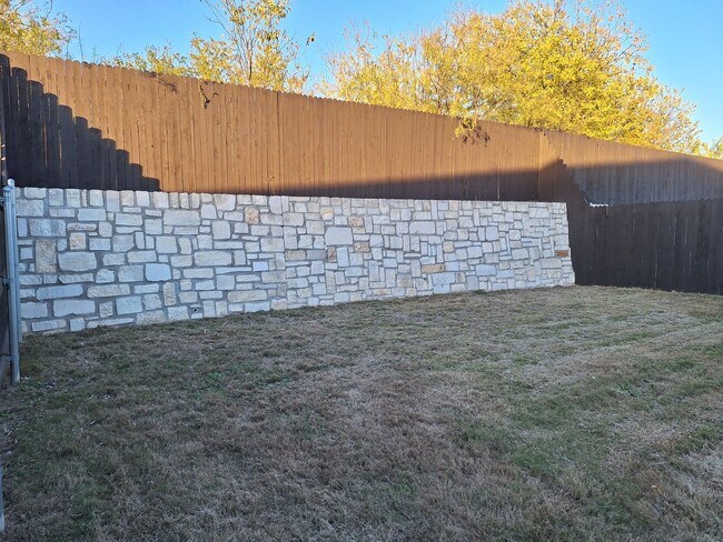 Building Photo - Stunning Duplex in Emma Park