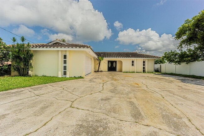 Building Photo - 4149 Floramar Terrace
